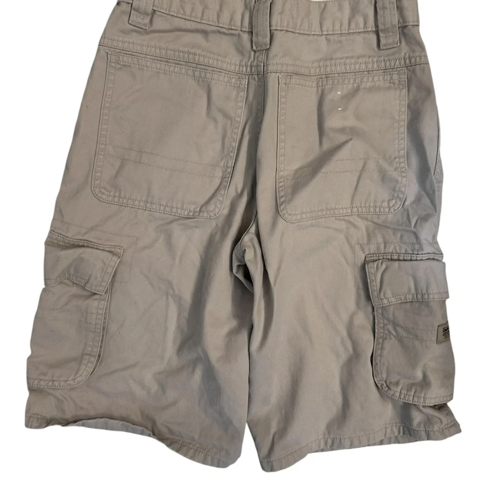 Wrangler cream Cargo Shorts with Sturdy Construction - Picture 2 of 5